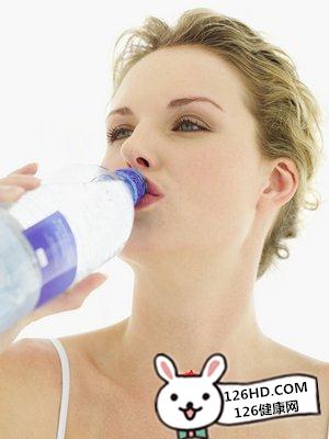喝水减肥法 轻松甩掉脂肪