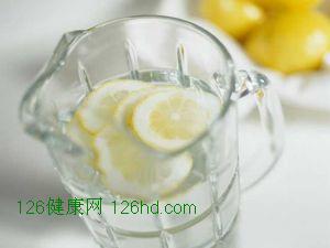 柠檬片泡水的功效与作用