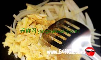 洋葱炒鸡蛋的做法7