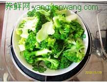 炒西兰花的做法3