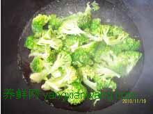 炒西兰花的做法2