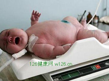 产妇产下12.9斤巨婴